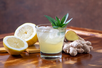bevande limonata con ghiaccio