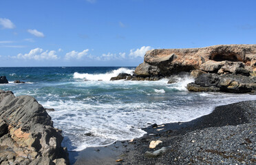 Fototapeta na wymiar View At Black Pebble Beach on Aruba