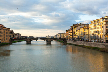 Fototapeta premium Bridge over Arno river in Firenze
