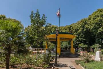 Fototapeta na wymiar yellow pavilion, Plaza de Armas, Santa Barbara, Bio Bio Region, Chile