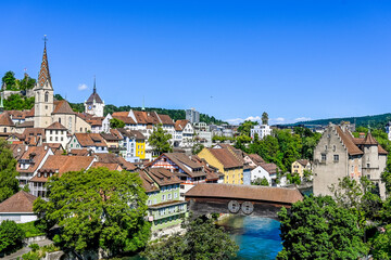 Stadt Baden, katholische Kirche, Stadtturm, Altstadt, Schlossberg, Ruine, Altstadthäuser, Holzbrücke, Landvogteischloss, Limmat, Fluss, Flussufer, Uferweg, Aargau, Sommer, Schweiz