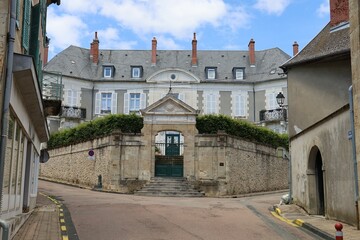 Fototapeta na wymiar La sous-préfecture de la nièvre, vue de l'extérieur, ville de Chateau-Chinon, département de la Nièvre, France