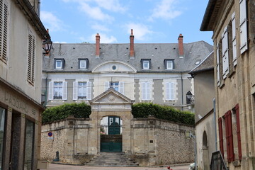 Fototapeta na wymiar La sous-préfecture de la nièvre, vue de l'extérieur, ville de Chateau-Chinon, département de la Nièvre, France
