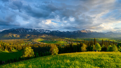 Fototapeta na wymiar Spring view of the Tatra Mountains from Gliczarów Górny.