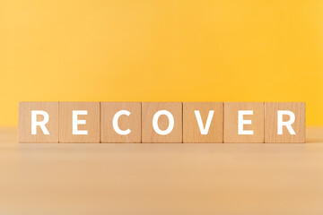 回復のイメージ｜「RECOVER」と書かれた積み木