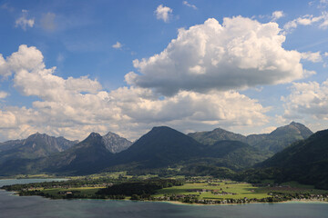 Wunderschönes Salzkammergut; Blick  von Norden über den Wolfgangsee auf Rettenkogel, Sparber,...