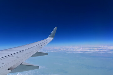 Obraz premium view from the window of the aircraft. aircraft wing