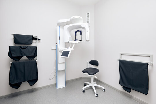 Cone beam computer tomography and protective cape in clinic