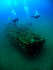 Obraz premium diving in the Caribbean islands, shipwrecks