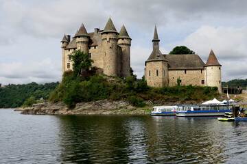Fototapeta na wymiar Castillo de Val, Cantal, Auvernia, Francia