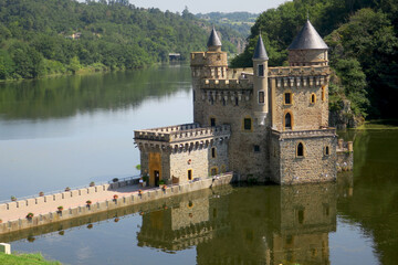Fototapeta na wymiar Castillo de Laroche, Loire, Francia