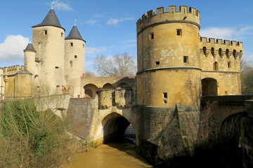 Fototapeta na wymiar Fortified bridge in Metz, France