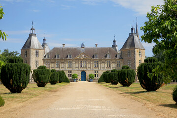 Fototapeta na wymiar Castle of Sully in Bourgogne, France (Château de Sully)