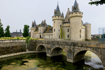 Fototapeta na wymiar Castle of Sully-sur-Loire