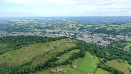 survol des vallées des Pyrénées dans le département des Hautes-Pyrénées et vue de Bagnères de Bigorre	