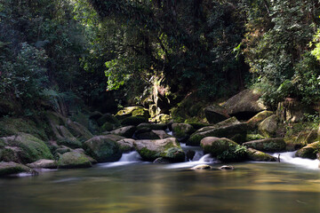 Waterfall photos with a small drop and details of its foam on the rocks