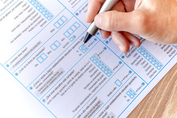 one hand completed the national household survey of the Republic of Argentina