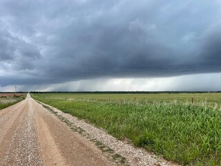 5-31-22 Kansas thunderstorm become tornado warning.