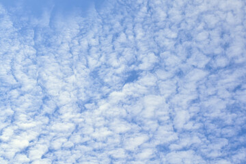 Fototapeta na wymiar The blue sky was filled with many white clouds.