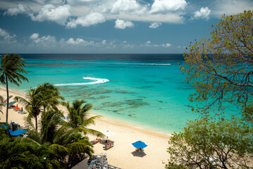 Caribbean Beach in Barbados Paynes Bay with Fun Vacation Activities - obrazy, fototapety, plakaty