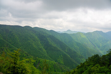 Fototapeta na wymiar 十二ヶ岳から見る御坂山地