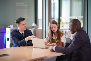 Fototapeta premium Team of professionals discussing over new business project