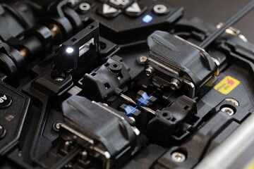 Fiber Optic Fusion Splicing Cable Internet equipment and Wire connection with Fiber Optic Fusion Splicing machine,fiber optic cable splice machine in work