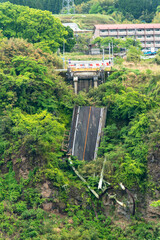 南阿蘇村の阿蘇大橋の崩落遺構