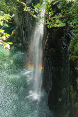 高千穂峡　五ケ瀬川と虹と真名井の滝の眺望