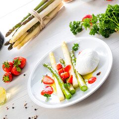 Burrata cheese with asparagus and strawberries