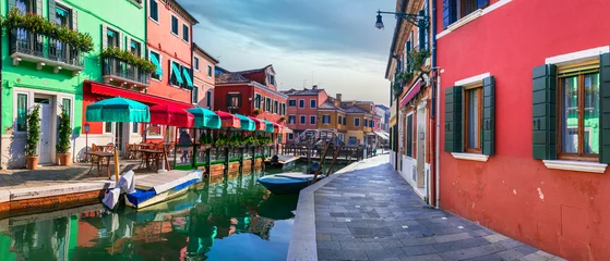 Foto op Canvas Most colorful traditional fishing town (village) Burano - Island near Venice. Italy travel and landmarks © Freesurf