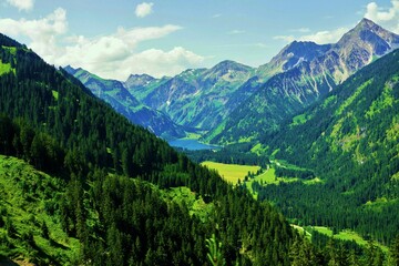 Fototapeta na wymiar The Vilsalpsee in Tirol Austria in summer