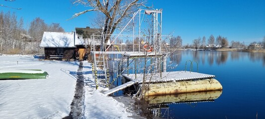 Bridge designed for sea survival training 