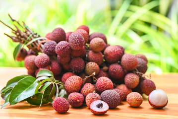 Lychee fruit with leaf on nature green background, fresh ripe lychee peeled from lychee tree at tropical fruit Thailand in summer