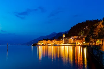 Abwaschbare Fototapete Dunkelblau The village of Bellagio, on Lake Como, on a summer night.  