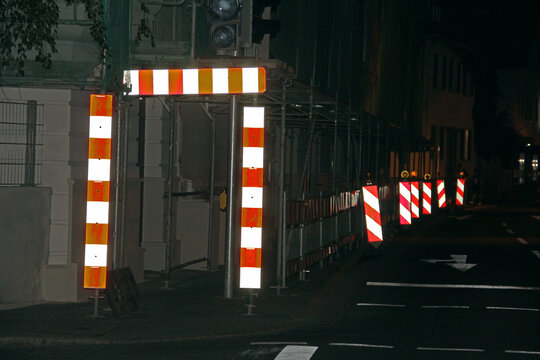 Warnbaken in der Nacht