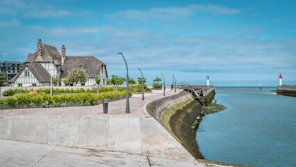 Fototapeta na wymiar Phares de Deauville-Trouville, Normandie, France 