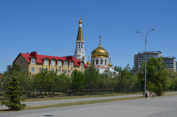 Fototapeta na wymiar The urban landscape of the city of Volzhsky. Orthodox Church