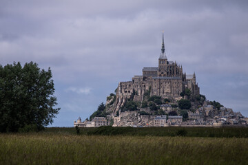 Obraz premium normandie mont saint michel normand rouen champs blé vélo paysage industriel voiture nature animaux pétanque boule