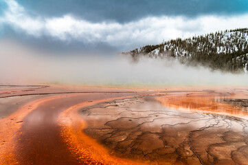 grand prismatic spring at Yellowstone national park