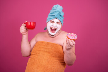 Funny fat man and beauty procedures. Clay mask.