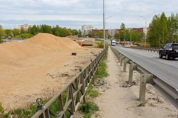 Fototapeta na wymiar Sand embankment for the new bridge.