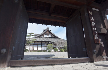 妙法院　山門から庫裏を望む　京都市東山区