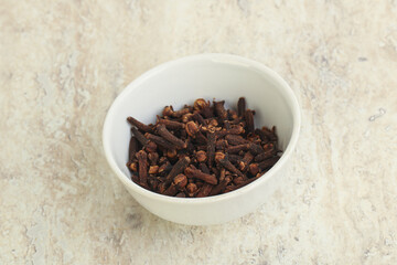 Dry Clove aroma in the bowl