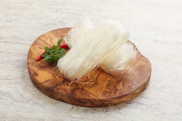 Raw cellophane noodles for bowling