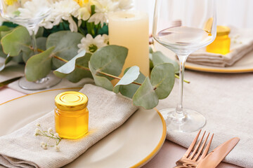 Honey bonbonnieres on served for wedding table