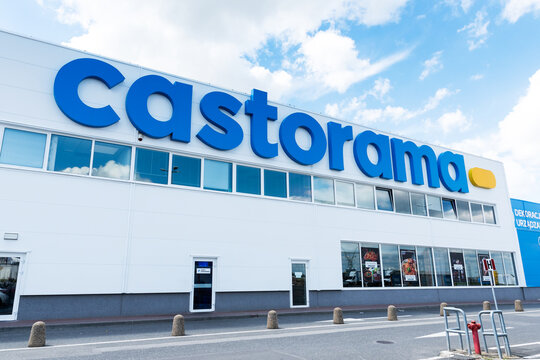 Castorama brand logo on store