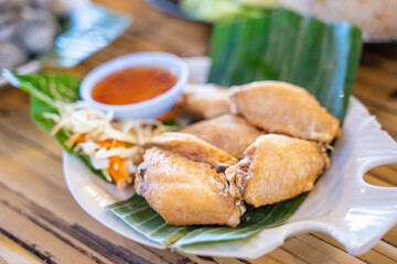deep fired chicken wings with sauce