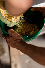 Realizaci&oacute;n tradicional de mini arepa colombiana