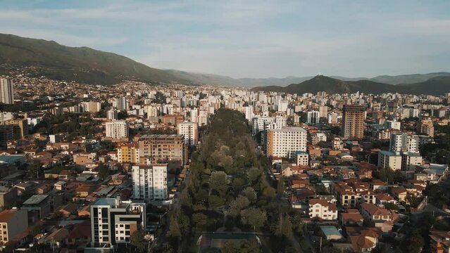 Toma a&eacute;rea de la ciudad de Cochabamba, Bolivia